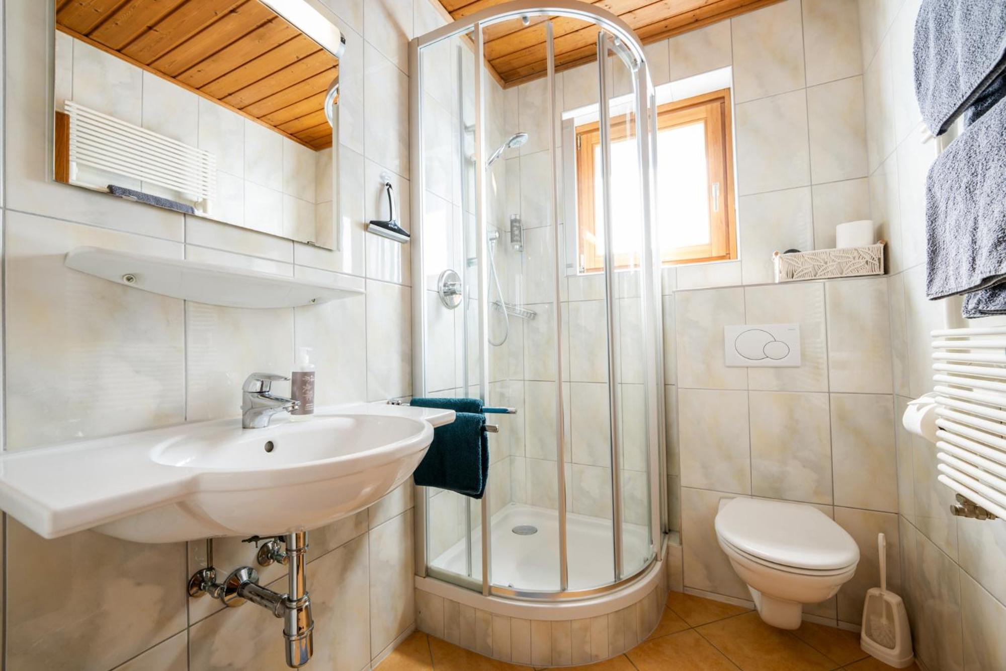 Oberlehenhof Villa Kaprun Room photo