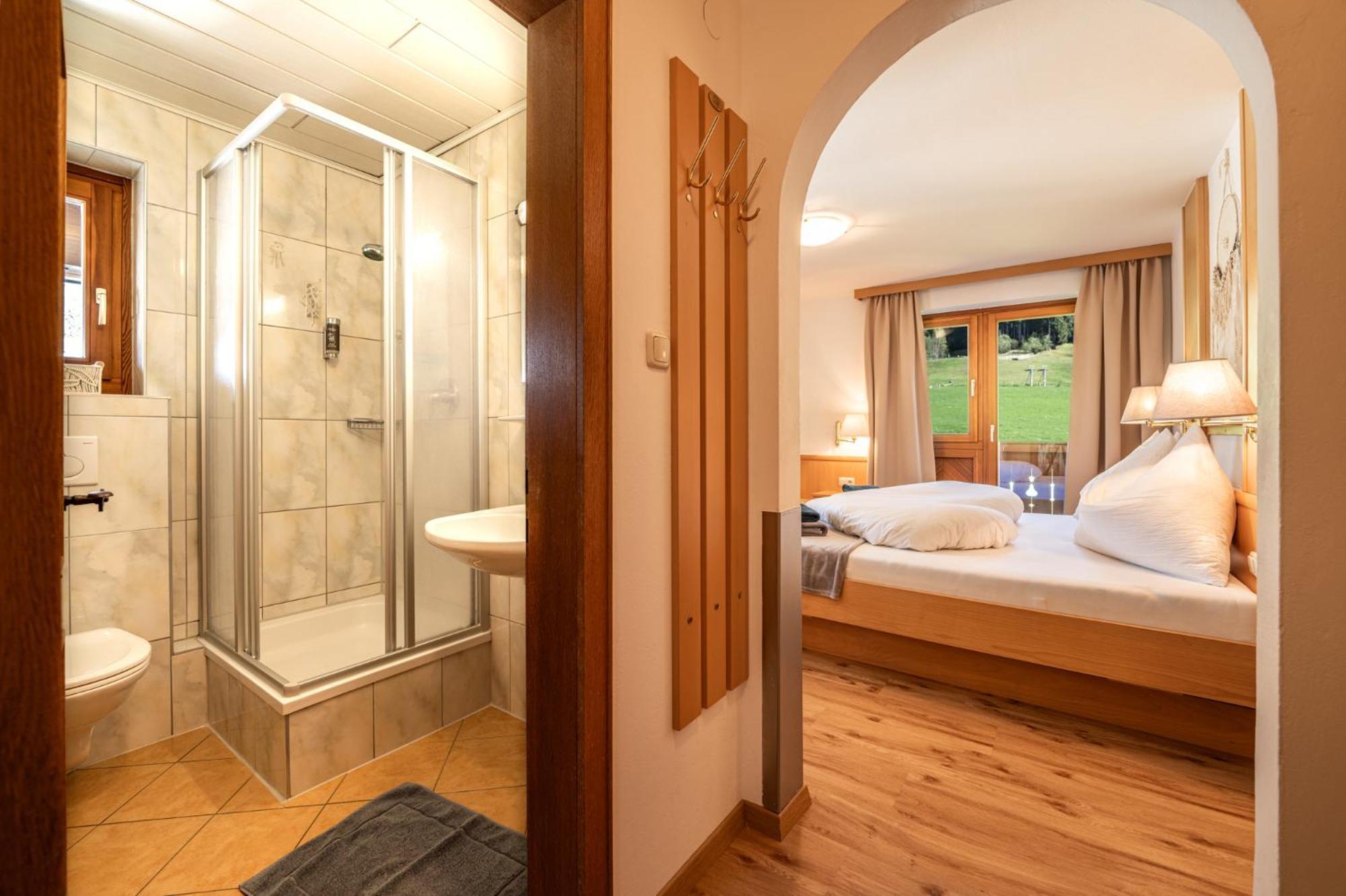 Oberlehenhof Villa Kaprun Room photo